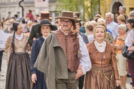 Izjemen obisk zaznamoval 50. Dneve narodnih noš in oblačilne dediščine v Kamniku (Boštjan Tacol)  (2)